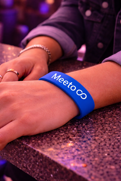 Bracelet Bleu — Juste recherche amicale